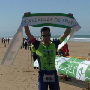Un espectacular Sergio Lorenzo se impone en un Triatlón Cros Playas de Chipiona que hizo disfrutar a los participantes
