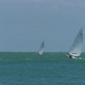 Ramón Calero del club del Puerto Campeón de Andalucía de Patín a Vela con el regatista del CAND Ángel Miranda primero en A2