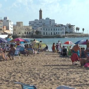 Un acto en el Monumento a la Luz inaugura esta noche oficialmente la temporada alta de playas en Chipiona