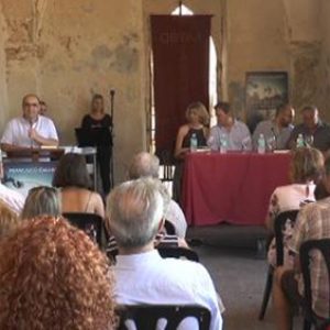 Francisco Gallardo presentó ayer en Chipiona su nueva novela ‘Áspera seda de la muerte’
