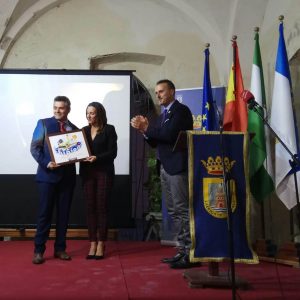 Diego Racero recibió un emotivo homenaje por su trayectoria al frente de ACITUR en el  Día Internacional del Turismo