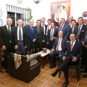 Cena de alcaldes y empresarios en casa del pintor Antonio Montiel para celebrar su cumpleaños