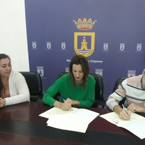 Firmado el convenio por el que el Ayuntamiento subvenciona a la Asociación Las Coplas con 3000 euros