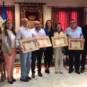 Un acto académico abrió ayer oficialmente el curso escolar homenajeando a docentes que se jubilan