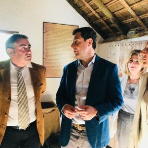 Juanma Moreno visita la Cooperativa Católico Agrícola y muestra su compromiso con el sector agroalimentario como motor de la economía andaluza