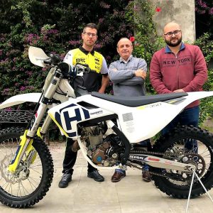 El piloto Víctor Rodríguez presenta su nueva moto y su nuevo equipo, el MRT, para la nueva temporada que comienza en marzo con el inter provincial