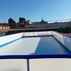 Una pista de patinaje de hielo sintético para animar la Navidad chipionera