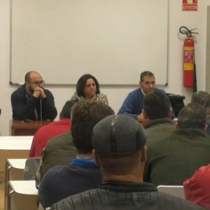 Alicia Valdés se reúne con agricultores locales para lanzar la asociación que busca soluciones al problema del nivel del acuífero