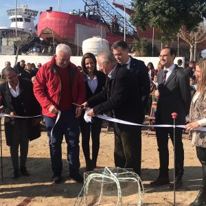 Isabel Jurado asiste a la colocación de la primera piedra de los dos nuevos centros proyectados por Afanas en Sanlúcar