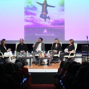 Emotiva presentación del libro ‘Anónimos infinitos’, de Marina Bernal, en Sevilla