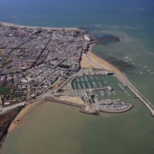 IU solicita un campo de boyas para embarcaciones en el exterior del puerto deportivo