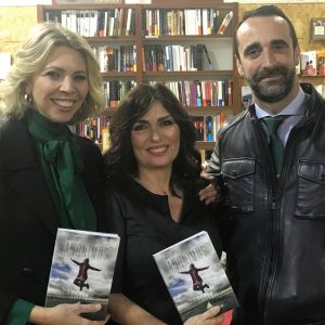 Marina Bernal llenó la librería Verbo con sus Anónimos Infinitos