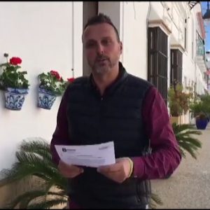 Javier Díaz denuncia que Unidos por Chipiona ha plantado geranios en la calle de las flores sin autorización con la plantación prevista