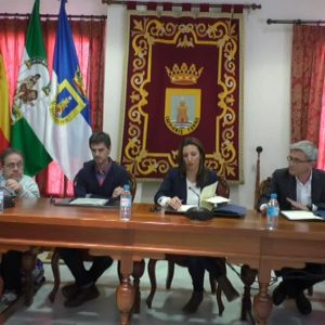 Ayuntamiento y Aqualia firman un convenio por el que la empresa establece un fondo para ayudas en el pago de recibos de agua