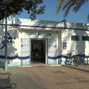 El Ayuntamiento de Chipiona acometerá tras Semana Santa los dos proyectos de mejora de la piscina municipal