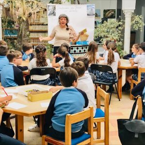 Un taller infantil abre el programa ‘Rafael Alberti a galopar, a galopar’ que se desarrollará en la biblioteca municipal durante el mes de mayo