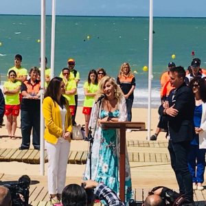 Presentada Rosa Benito como Madrina de las playas de Chipiona en el acto inaugural de la temporada alta