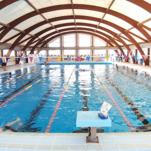 La piscina municipal de Chipiona reabre tras la finalización de los dos proyectos de mejora