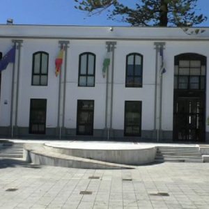 El Ayuntamiento de Chipiona recuerda la obligación de la limpieza y el vallado de parcelas y solares