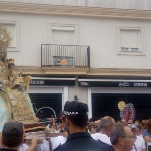 Chipiona ya vive la fiesta de la Virgen del Carmen, a la que se espera en El Barrio con una alfombra de sal