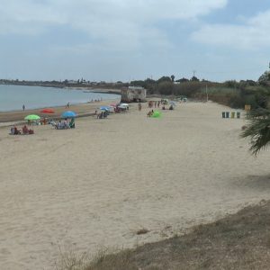 Unos talleres de concienciación medioambiental recorrerán las playas de Chipiona este verano