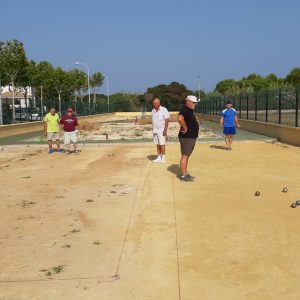 18 jugadores han comenzado hoy el segundo campeonato de petanca de la Asociación de vecinos Playa Laguna