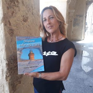 María de los Ángeles García presenta el viernes en el Castillo su tercer libro, ‘Chipiona entre mis versos’’