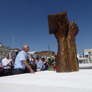 Las víctimas de la represión en Paterna de Rivera ya tienen un lugar visible en el cementerio