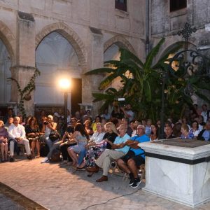 El Claustro del Santuario de Regla del siglo XV, epicentro de la vida de Rocío Jurado.