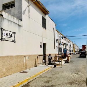 Alzheimer comienza la instalación del ascensor, primer paso para habilitar la segunda planta para atender a 15 enfermos más