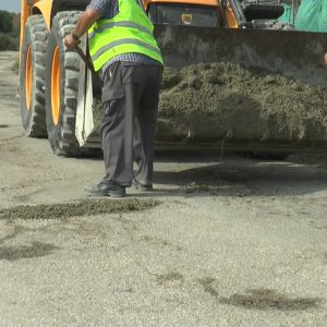 El Ayuntamiento de Chipiona realiza obras de reparación en el camino del Abulagar