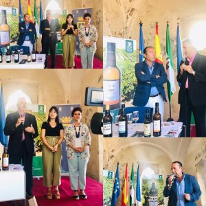 26 personas participan en una cata de vino ofrecida por César Florido incluida en el programa de la I Semana Internacional del Turismo