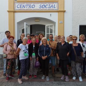 Los mayores participan en una marcha del mayor activo dentro de la programación conmemorativa del Día Internacional de las Personas de Edad