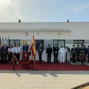 Un acto conjunto del Ayuntamiento y la Guardia Civil homenajea a la Bandera de España en el Día de la Hispanidad
