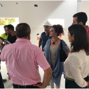 Isabel María Fernández supervisa la marcha de las obras del comedor escolar del Colegio Príncipe Felipe