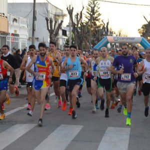 La XXVI Carrera San Silvestre Chipionera se celebró con el recuerdo y homenaje a Paco Guisado y más de cuatrocientos inscritos