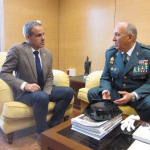 El coronel Jesús Núñez, nuevo jefe de la Comandancia de la Guardia Civil de Cádiz, cumplimenta al subdelegado del Gobierno