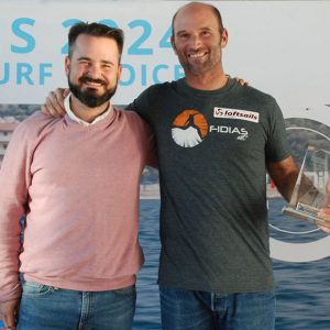 La Regata de Año Nuevo va a parar a las vitrinas de Martínez del Cerro en la disciplina WindSurf iFoil