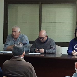 Agricultores de la zona participan en una reunión informativa sobre la manifestación del jueves en Algeciras