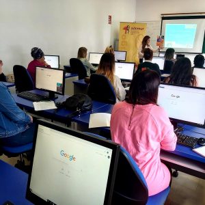 Ademur Cádiz ha impartido en Chipiona un taller sobre el uso de las nuevas  tecnologías en la búsqueda de empleo