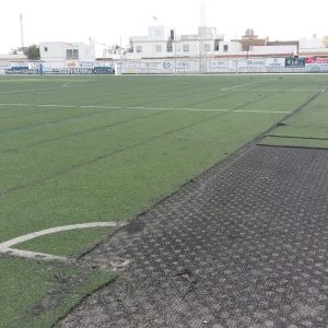 Comienza la sustitución del nuevo césped artificial del campo municipal Gutiérrez Amérigo