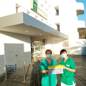 Madre Coraje entrega materiales de protección a profesionales sanitarios del Hospital de Jerez