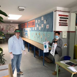 Isabel María Fernández supervisa en los colegios los preparativos para la reapertura del lunes