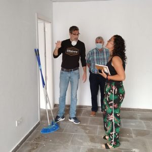 Laura Román supervisa las instalaciones del Edificio San Fernando que se preparan para acoger el área de Planificación