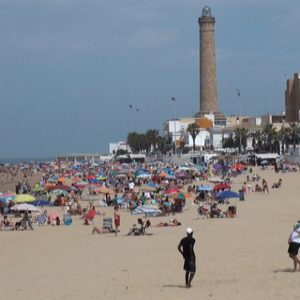 El alcalde de Chipiona ha solicitado a la delegada de la Junta en Cádiz el incremento de los vigilantes de playas contratados