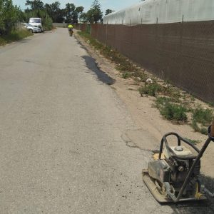 Comienzan los trabajos de mantenimiento en los caminos rurales asfaltados de Chipiona