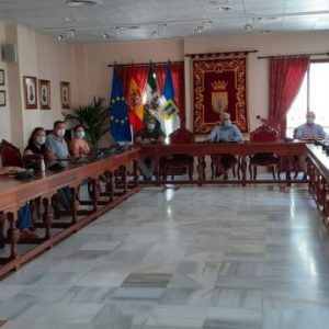 Ayuntamiento de Chipiona y asociación de propietarios trabajan en impulsar el desarrollo del sector 1 de Las Tres Piedras