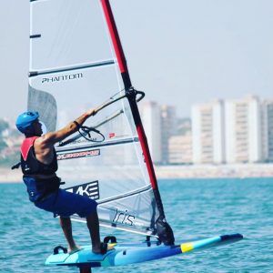 El regatista del CAND Chipiona Martínez del Cerro se alza con Campeonato de Andalucía de Windsurf Open Foil