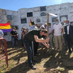 Comienza la exhumación de represaliados sepultados en fosas del cementerio de Jimena