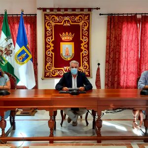 Ayuntamiento de Chipiona y AFANAS firman el convenio para el mantenimiento de la caldera de biomasa de la piscina terapéutica